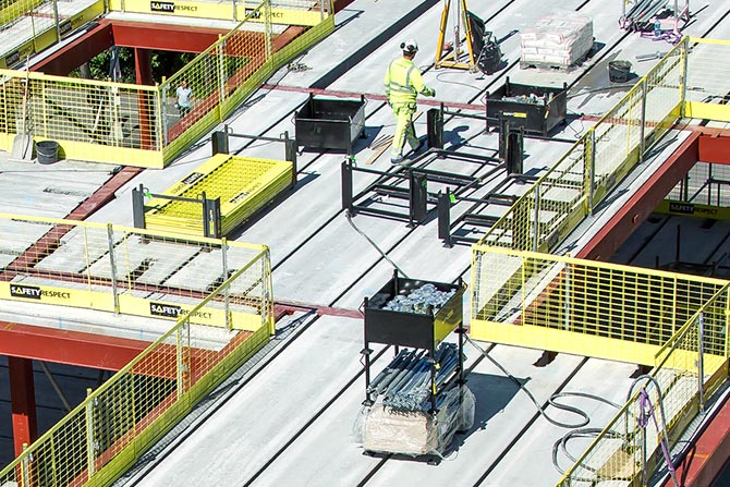 Transport av midlertidig fallsikring på byggeprosjekt